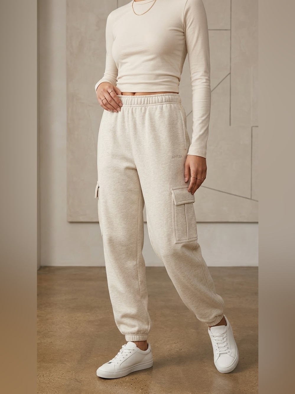 Aritzia Sweatfleece Mega Fit Jogger size XS